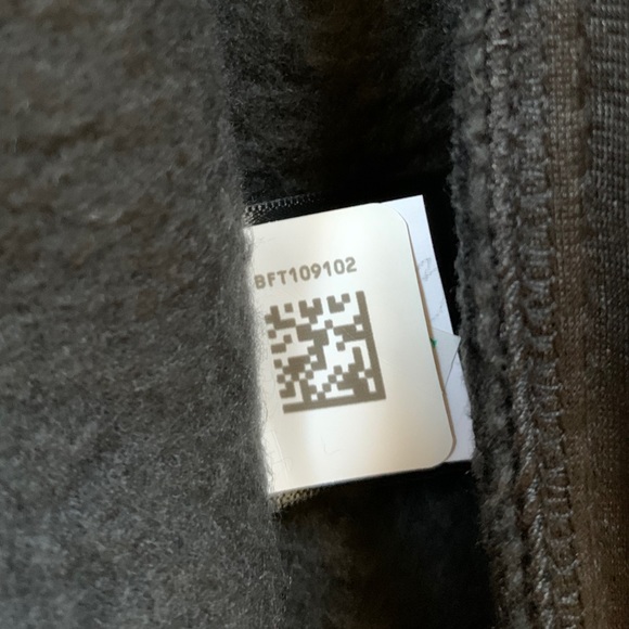 The North Face Men’s North Peak Black Fleece Vest - Picture 7 of 8